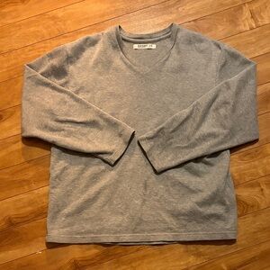 Old Navy Men's V-Neck Sweater in Heather Gray
